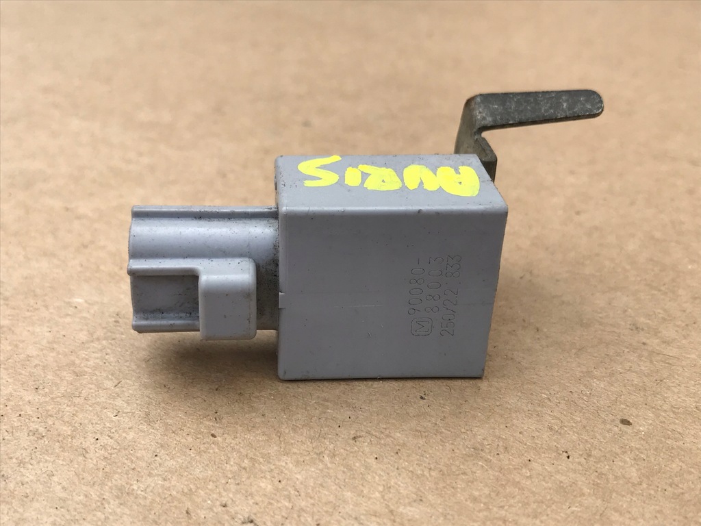 фото №1, Auris i конденсатор реле