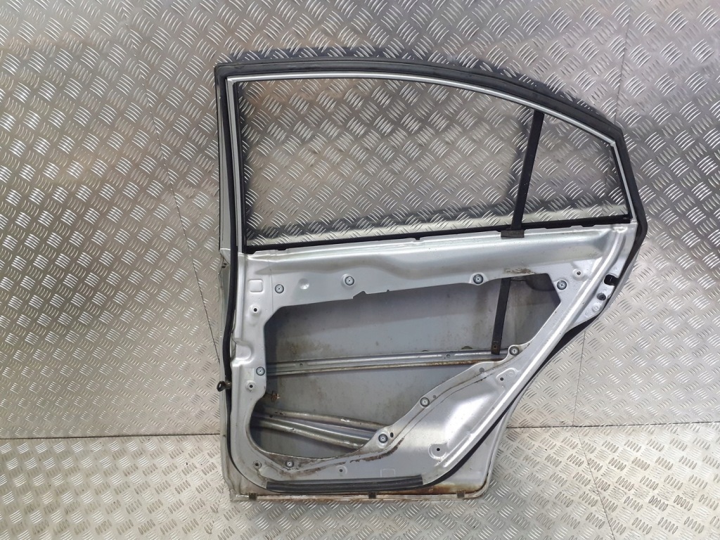 Дверь правый  задняя mazda 6 25h Доставка