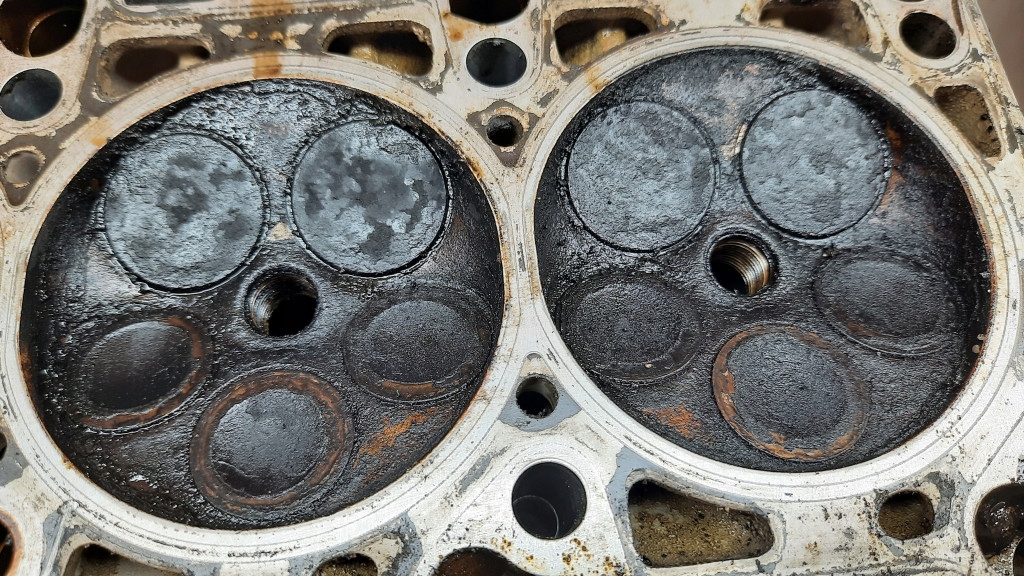 фото №16, Головка двигателя правая 078103373ah audi a6 c5 2.4 v6