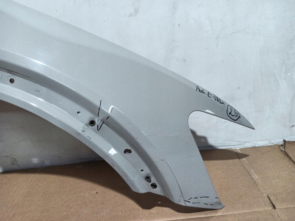 Крило перед передній правий audi e-tron 4ke Київ