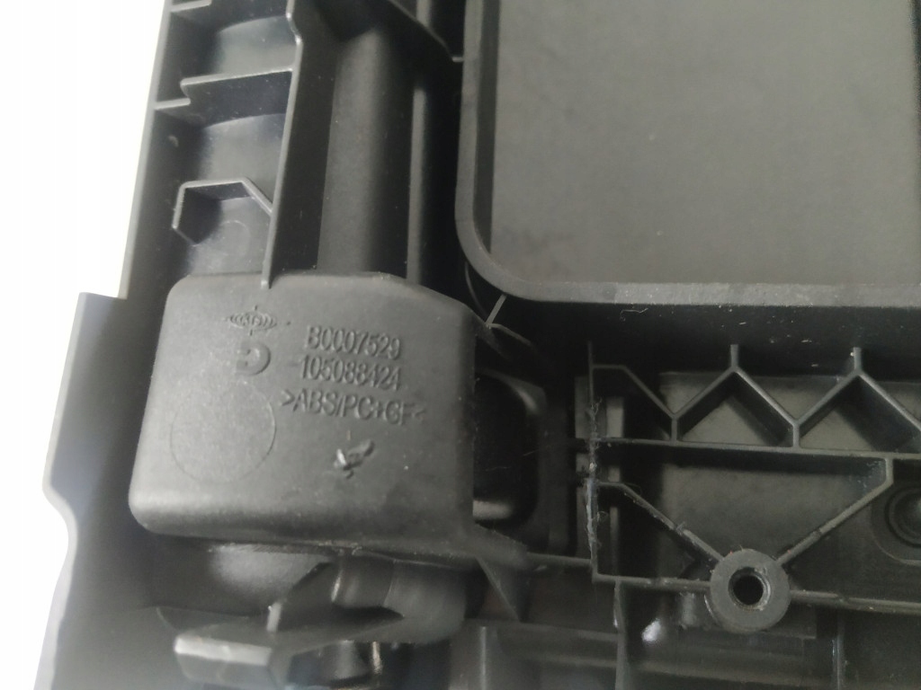 фото №13, Maserati levante подлокотник туннель средний 17-20 b0007529