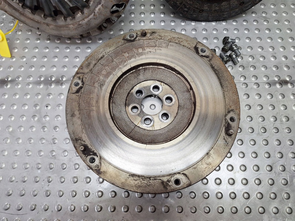 фото №5, Сцепление колесо прижим диск kpl np52100 toyota auris i ii yaris iii 1.4 d4d