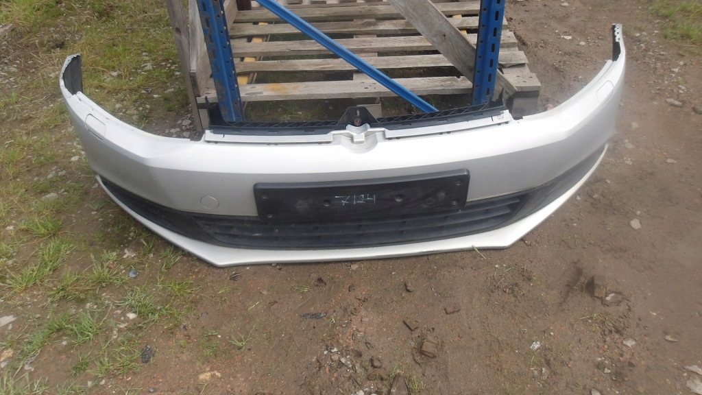 Купити Бампер передній vw jetta 5c6 омивачі
