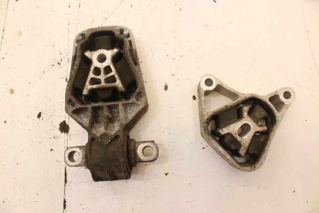 фото №4, Подушка двигателя коробки 2szt. mercedes w176 1.8 cdi