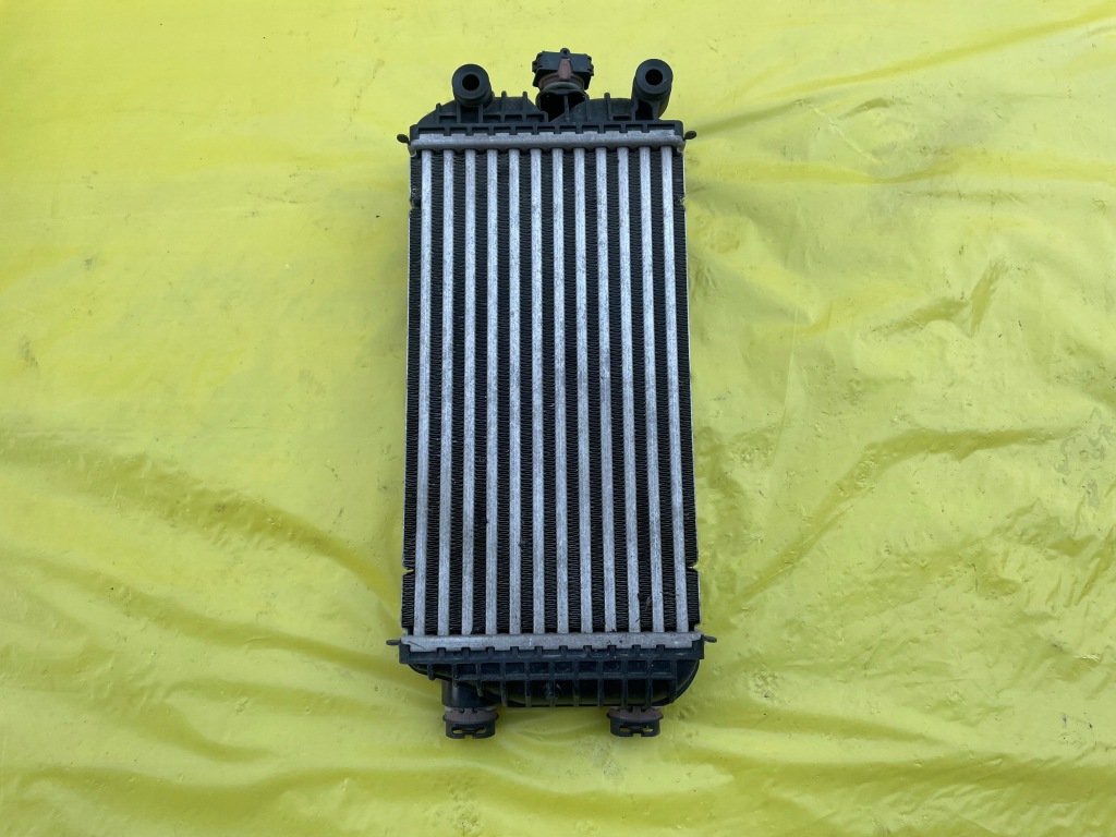 Купити Peugeot 208 2 радіатор інтеркулер