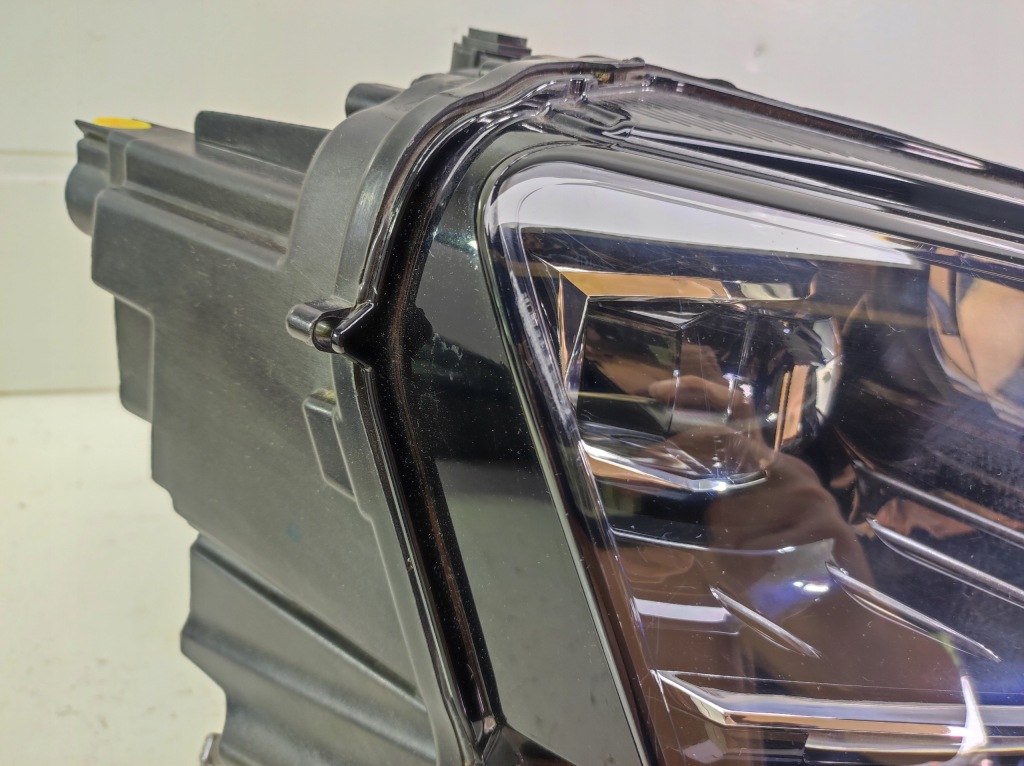 Skoda karoq фара передняя правый  full led 016b с Разборки