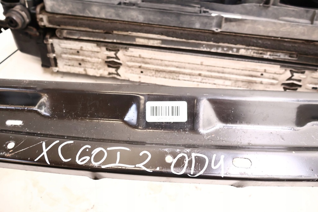 фото №8, Volvo xc60 i lift 2.0 d4 pas передний радиатор 31338823, 31338236