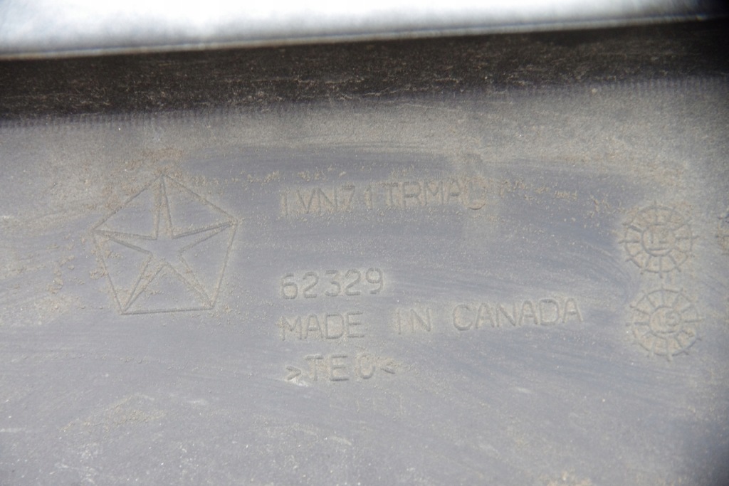 Молдинг порог левая jeep grand cherokee wk2 overland рестайлинг  pw7 bright white Оригинал