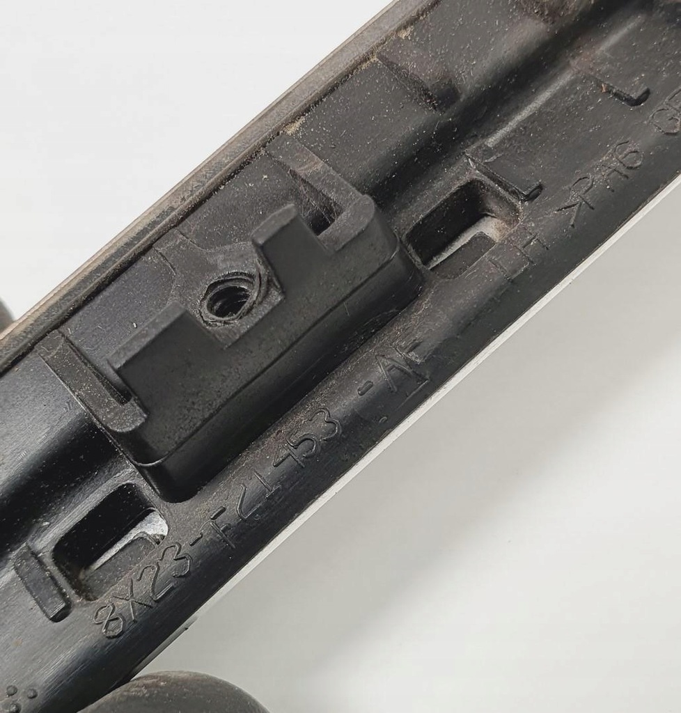 фото №8, Молдинг уплотнитель левый перед jaguar xf x250