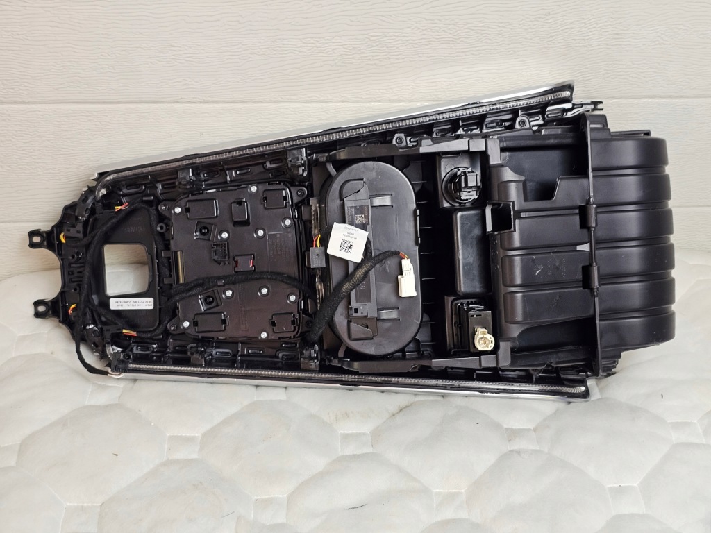 Защита туннель переключатель бардачок кронштейн на кружка mercedes w177 w118 led Киев