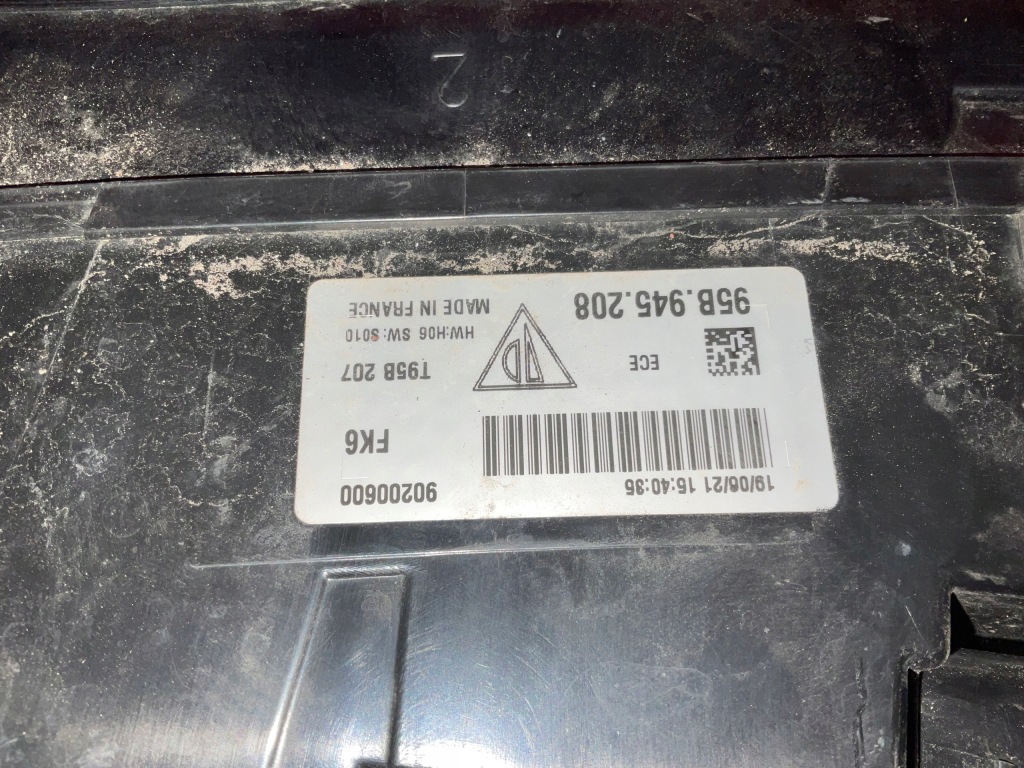 Macan 95b рестайлінг  2018- фара led накладка кришки задній 95b945208 Ціна