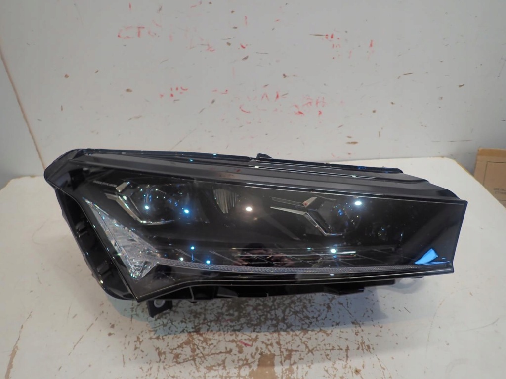 фото №1, Лампа перед права skoda enyaq 2021- full led 5lb