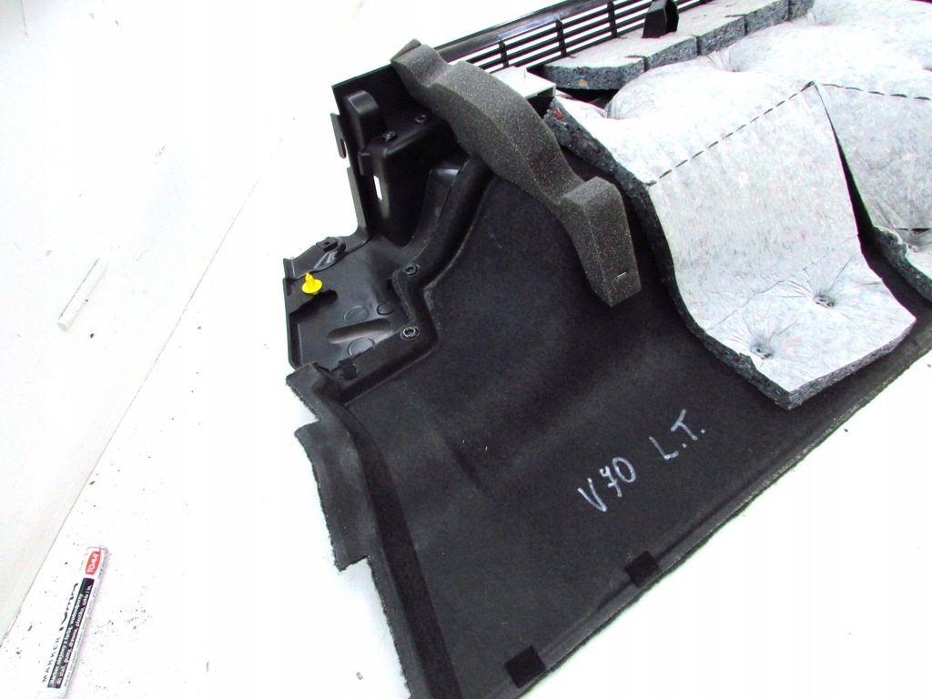 фото №8, Volvo v70 xc70 обшивка багажника левый задняя 07-16r