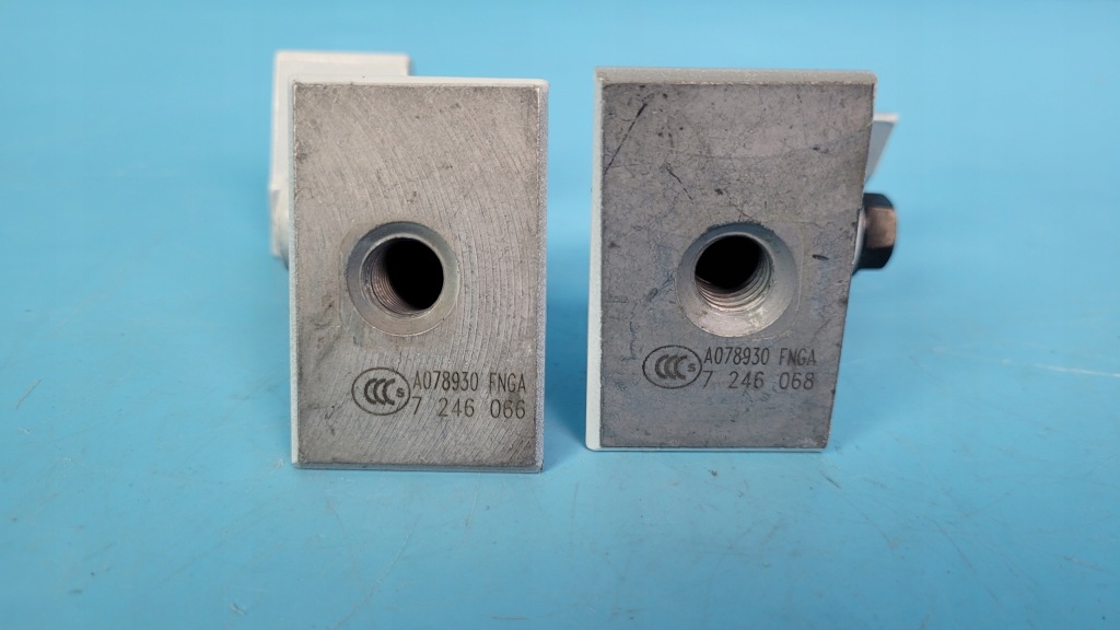 фото №13, Bmw 2' f44 218d петли дверь правый перед 7246066 7246068 комплект