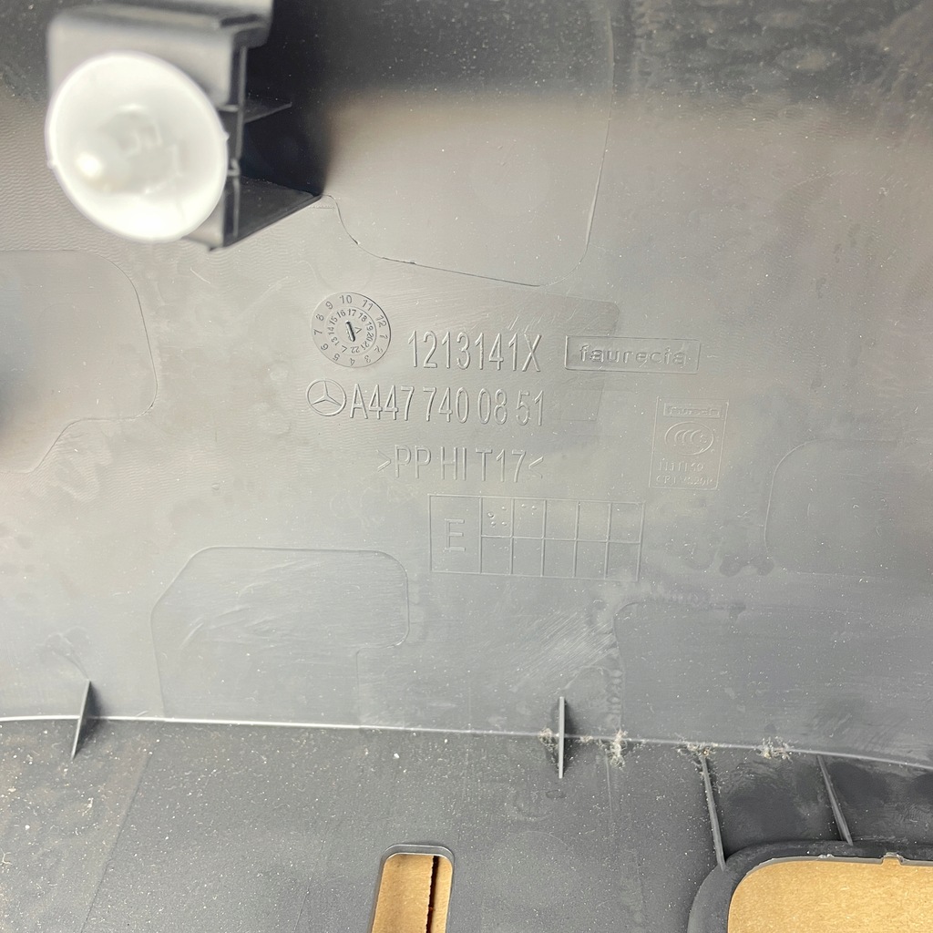 фото №9, Оббивка захист кришки молдинг багажника замка mercedes w447 v klasa