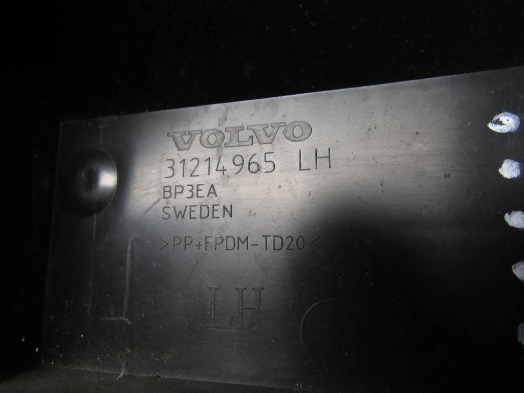 фото №9, Volvo c70 lift кронштейн бампера левый задняя 31214965