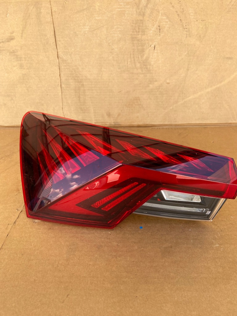 фото №1, Skoda octavia iv 4 hb sedan лампа задняя левая левый задняя led 5e3945207a