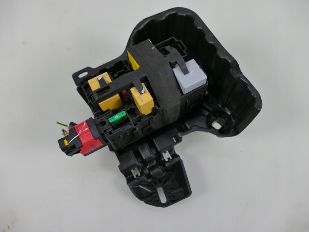 фото №1, Peugeot 208 gti lif 1.6 thp коробка запобіжників