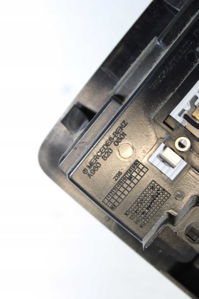 фото №6, Mercedes actros mp4 лампа перемикачі панель nad łóżkiem a9608200601