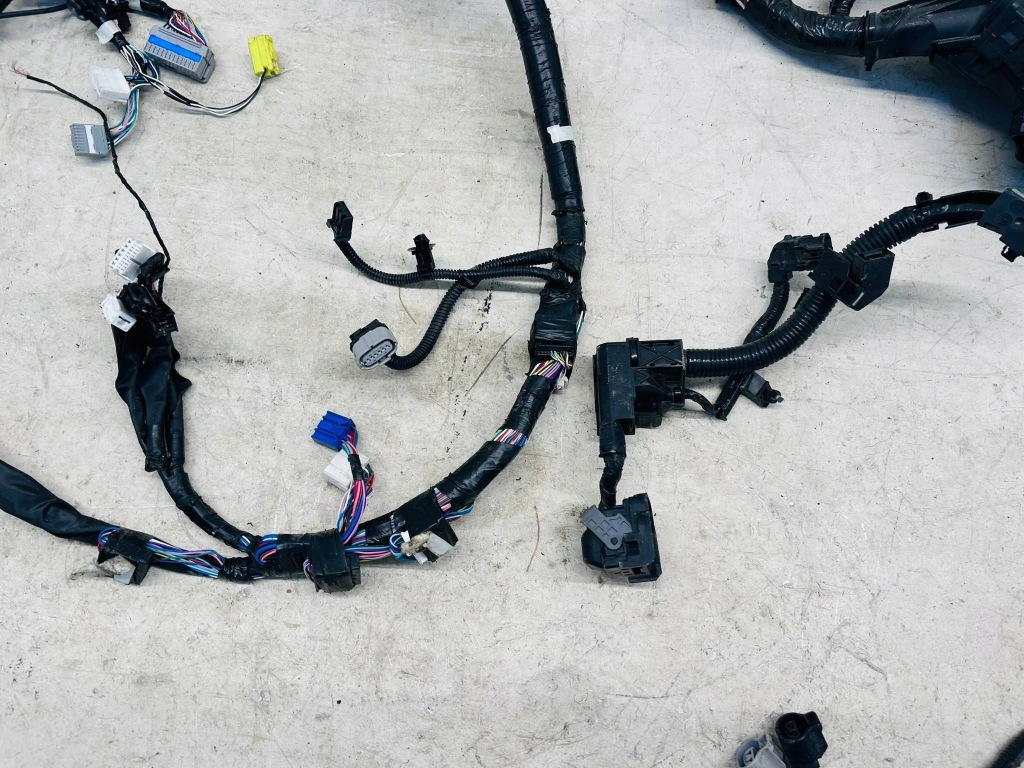 Corolla cross 2.0 hybr жгут электропроводка отсек двигателя full led pdc камера Недорого