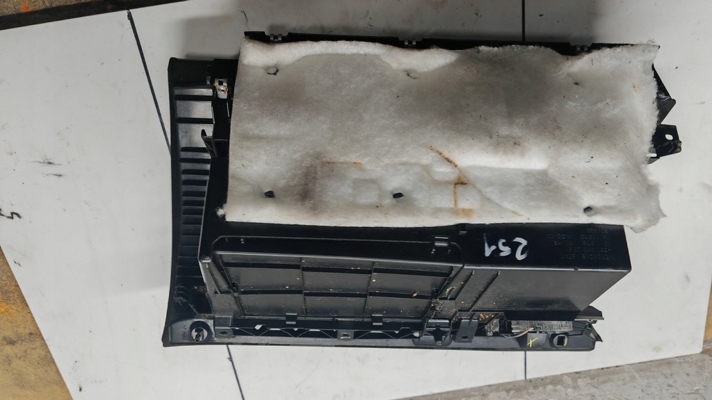 фото №10, Mercedes w251 бардачок пасажира europa a2516800291