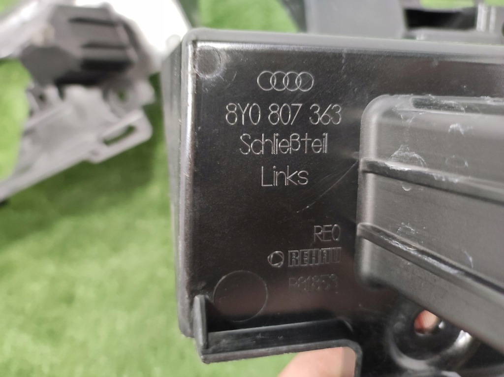 фото №8, Кронштейн насадки выхлоп audi rs3 8y 8y0807364