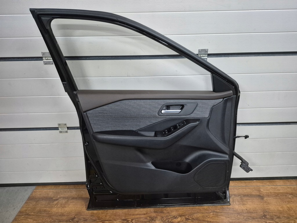 X-trail t33 двері передні ліва повний z11 в Україні