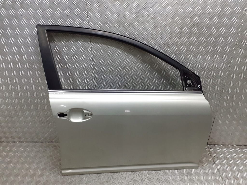 фото №1, Дверь правый перед toyota avensis t25 1c0
