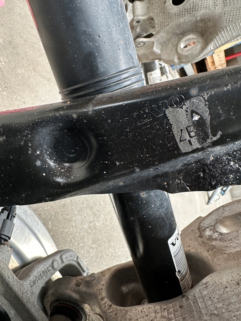 фото №13, Volvo v60 cross & country awd подвеска правое задние рычаг поворотный кулак