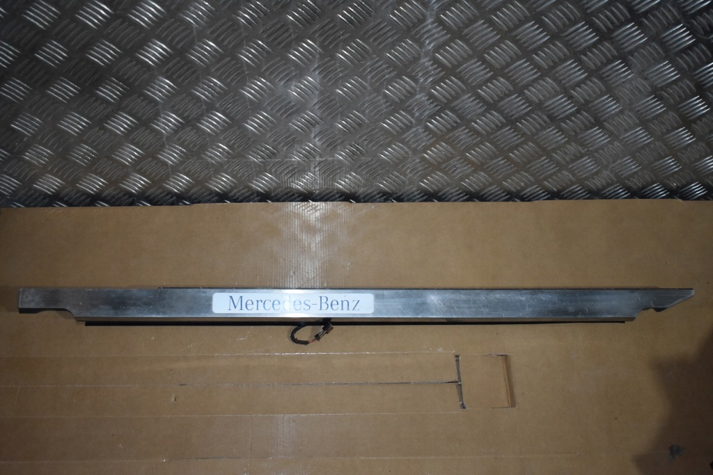 Купити Молдинг накладка поріг led перед передня права mercedes w463 1