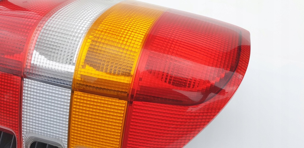 фото №11, Opel frontera b лампа задняя задняя молдинг декоративная правая