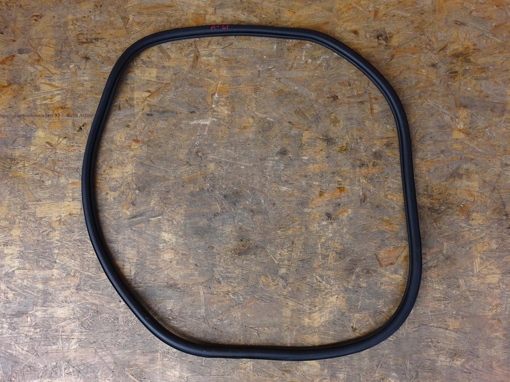 фото №1, Audi a1 82a 18- прокладка двері ліва задня задня