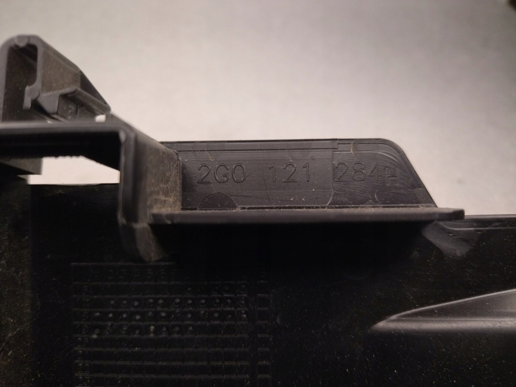 Правый  руль воздуха радиатора воды vw polo 2018- 1.0 tsi 2g0121284h Оригинал