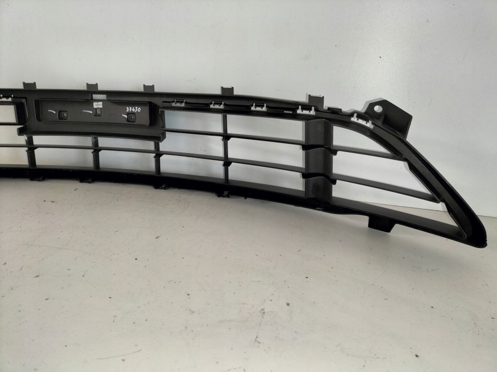 Решітка радіатора решітка бампера перед середня renault alpine a110 17- Ціна