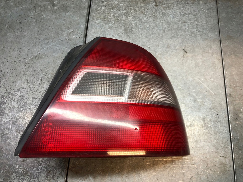 фото №1, Honda civic vi hb лампа права задня