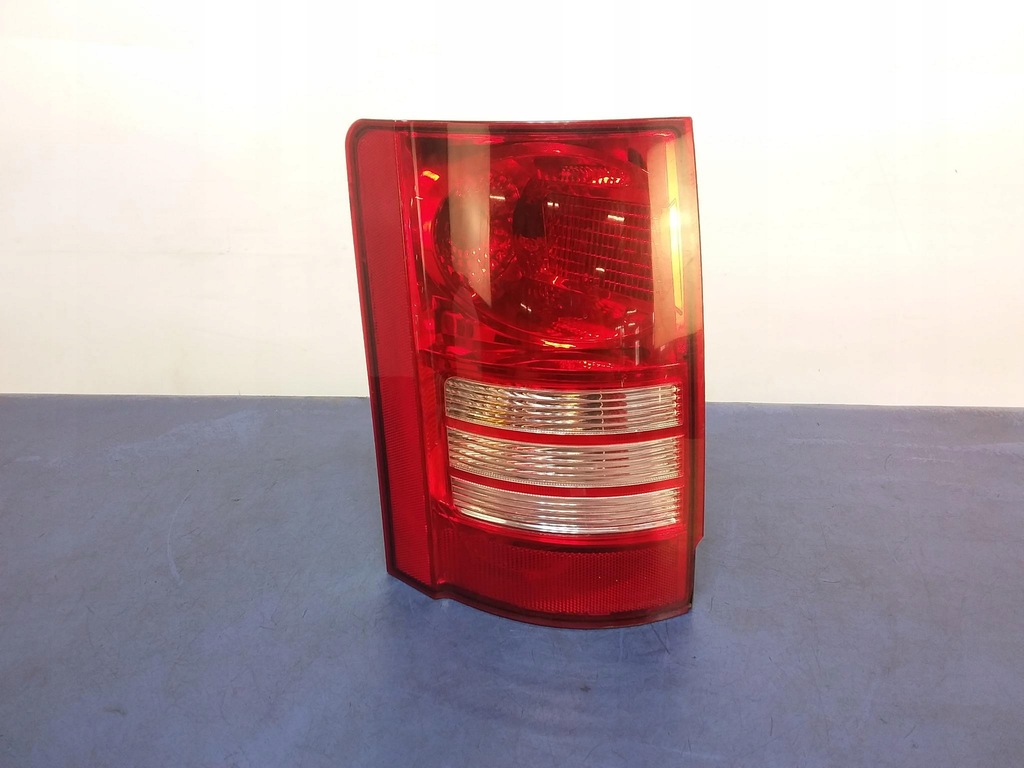 фото №1, Chrysler town country v лампа задняя левая