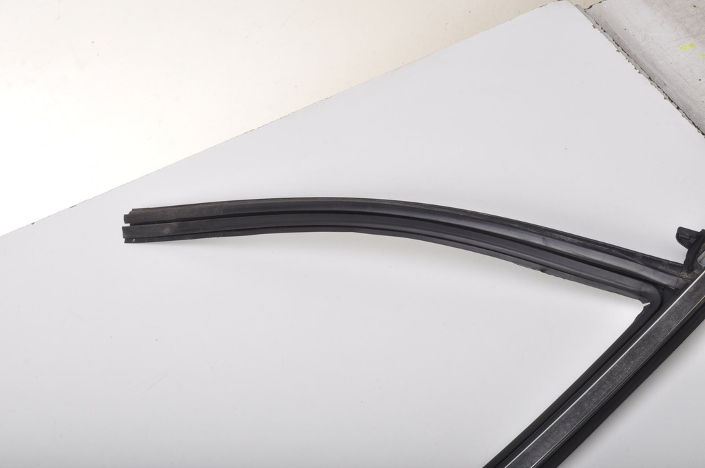 фото №8, Volvo s60 iii v60 ii молдинг стекло правый перед