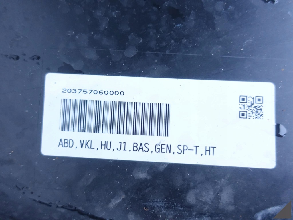 фото №11, Porsche taycan 9j1 бампер спойлер диффузор задняя