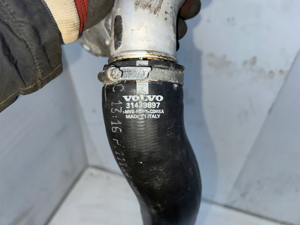 Труба интеркулер volvo 2.0 s60 v40 xc90 31439897 с Разборки