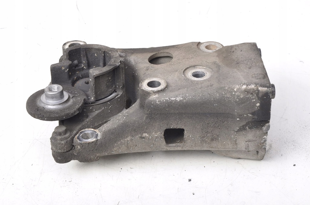 фото №1, Peugeot 607 2.2 кронштейн двигуна кронштейн