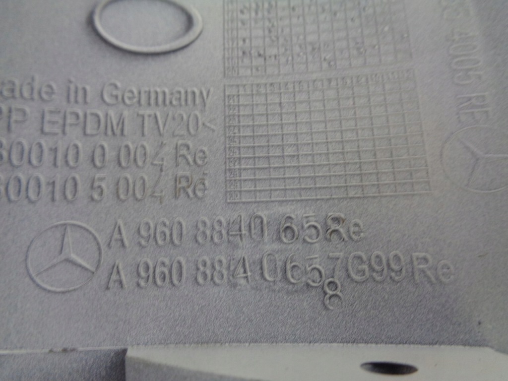 фото №4, Mercedes w960 actros захист молдинг вітровик права