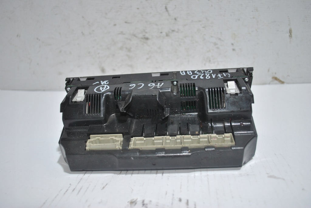 фото №11, Панель обдув audi a3 8p 8p0819047f