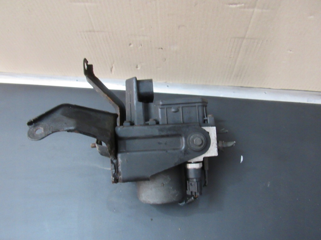 фото №1, Насос abs avensis t25 89541-05070