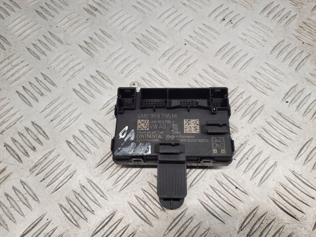 фото №1, Audi a4 s4 b9 8w 4m0959795m задня сторона права модулі двері