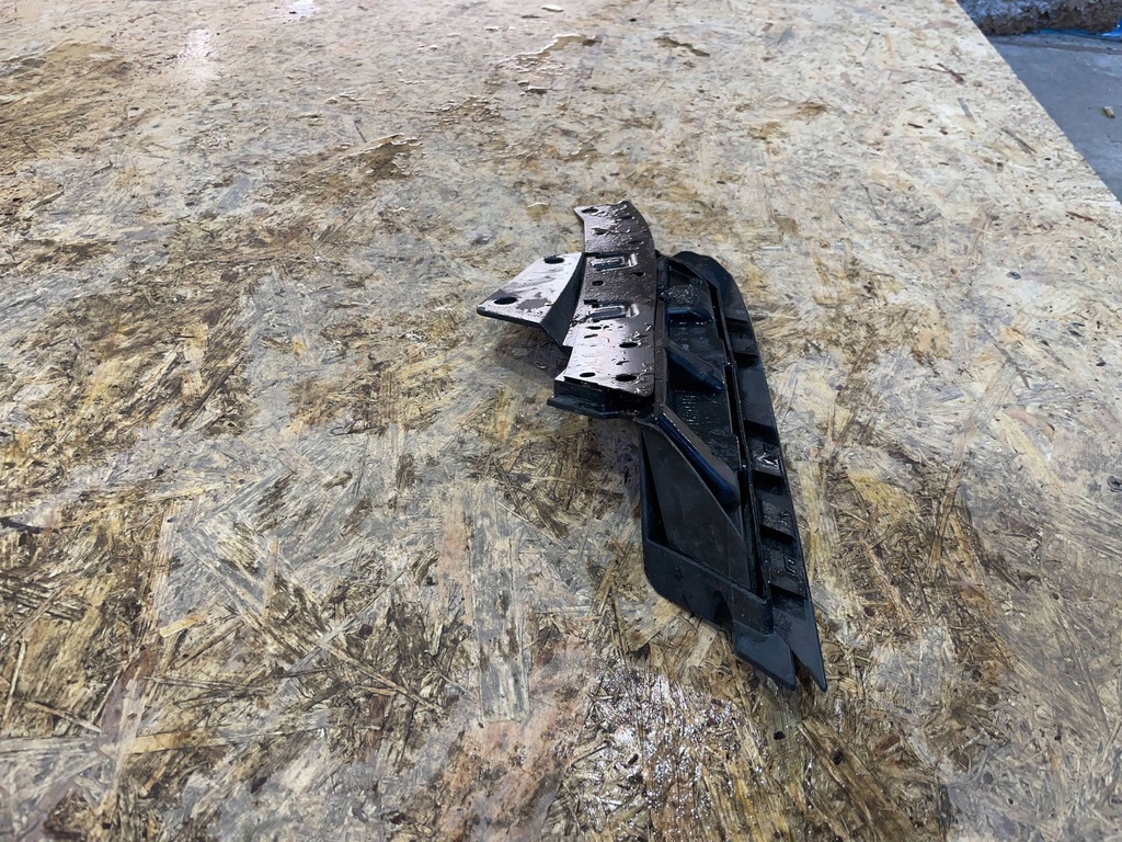 фото №9, Mazda 3 bp iv 4 19- кронштейн кронштейн направляющая левый козырёк noska бампера перед