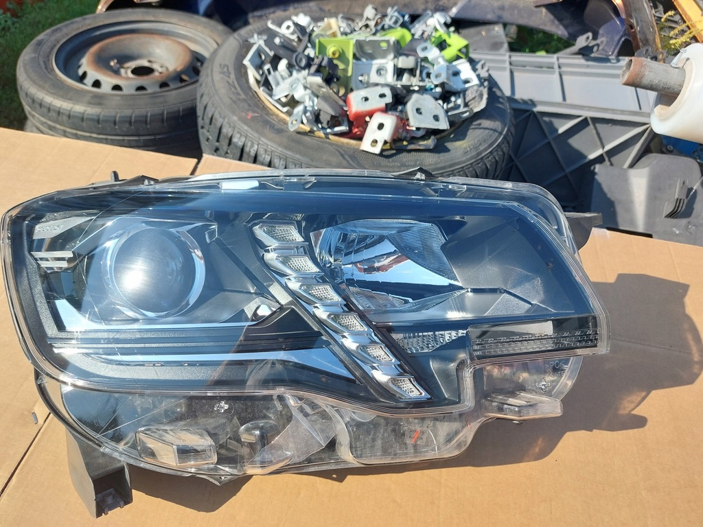 фото №1, Лампа передня права peugeot rifter europa