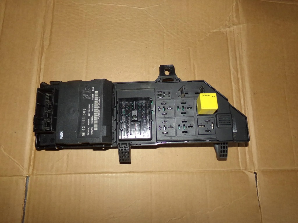 Купити Коробка запобіжників модуль 13193588nd vectra c