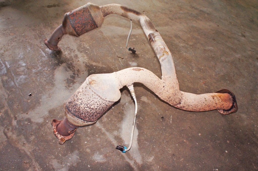 Tu144 cadillac escalade iii 6.2i каталізатор Зі Шроту