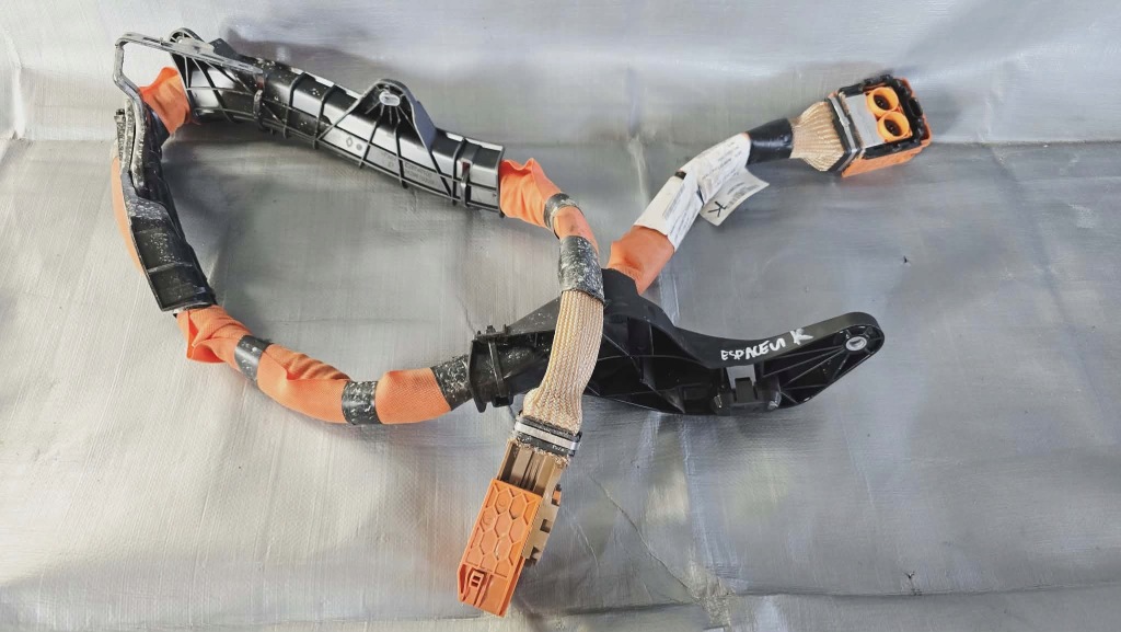 Купить Шланг wysokiego напряжения renault espace vi 1.2 e-tech 240807260r 5 tyś km