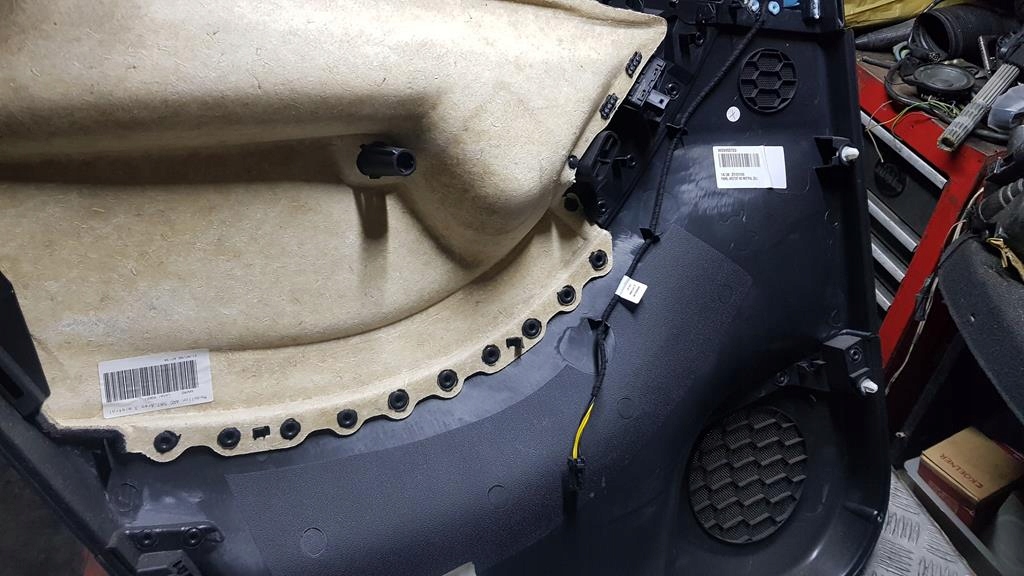 фото №11, Citroen c4 i picasso обшивка дверь обивка правый задняя шторка